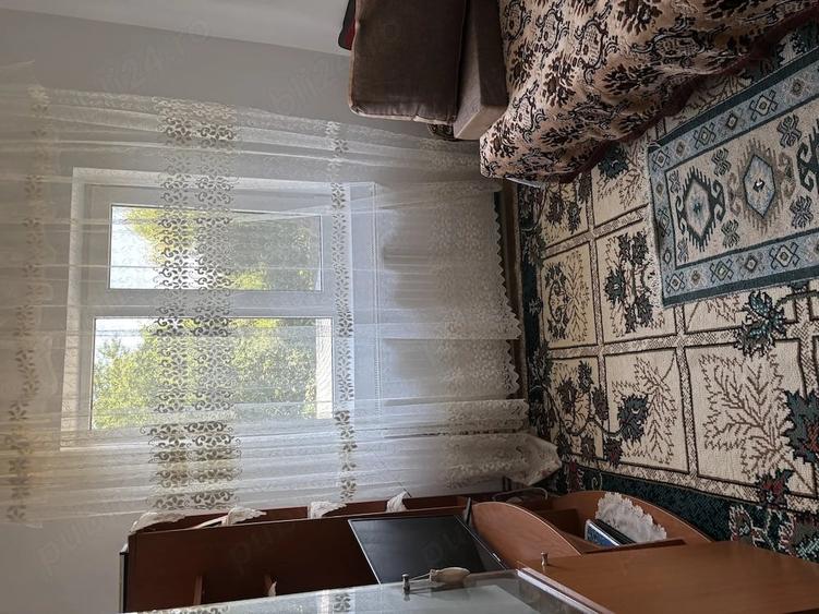 Apartament cu 3 camere semidecomandat în Străoane