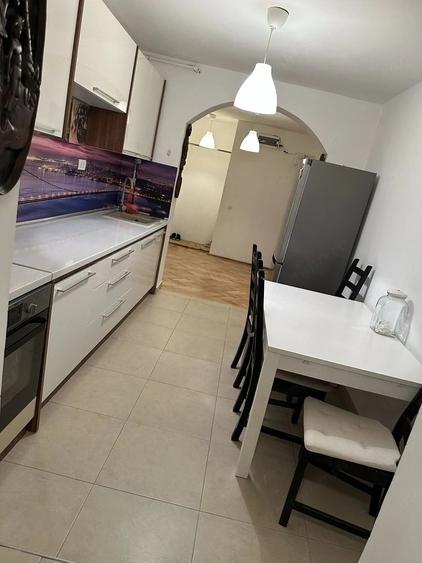 Apartament cu 4 camere decomandat în Dristor