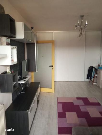 Apartament cu 2 camere decomandat în Noua