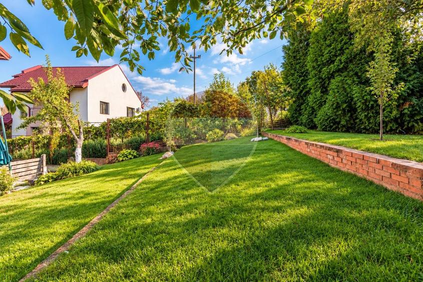 Apartament cu 4 camere decomandat, mobilat în Bucium