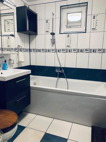 Apartament cu 3 camere semidecomandat în Teiul Doamnei