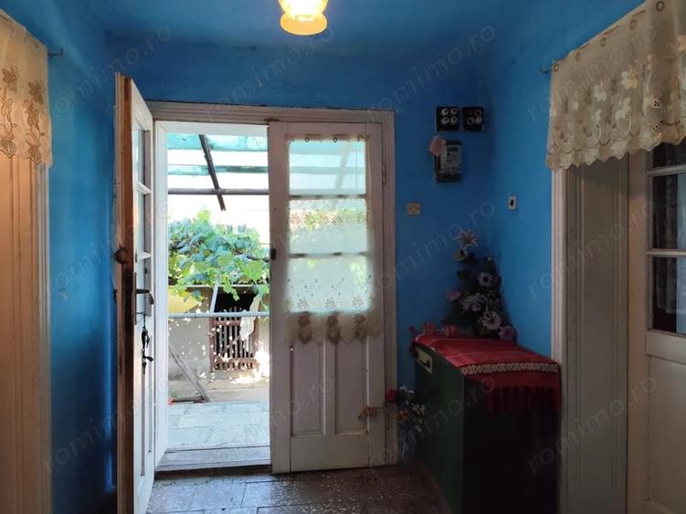 Casă cu 2 camere cu Teren 4600 Mp în Calea Mare
