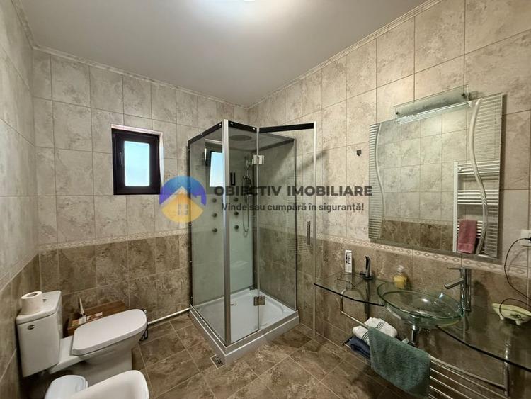 Casă individuală cu 5 camere cu Canalizare în Precista