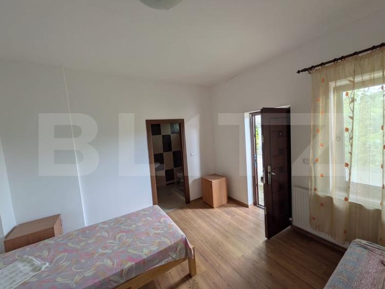 Casă individuală cu 9 camere cu Canalizare în Pucioasa