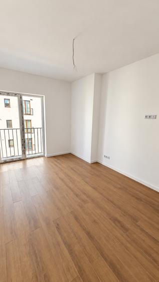 Apartament cu 3 camere semidecomandat în Turnișor