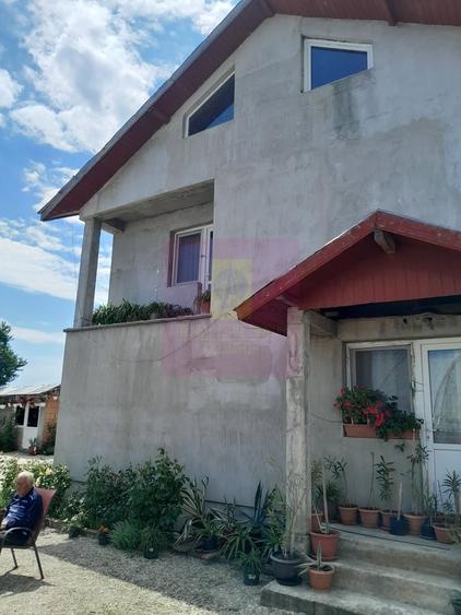 Casă cu 4 camere în Eroii Revoluției
