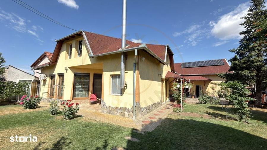 Casă cu 4 camere decomandat cu Teren 1036 Mp în Central
