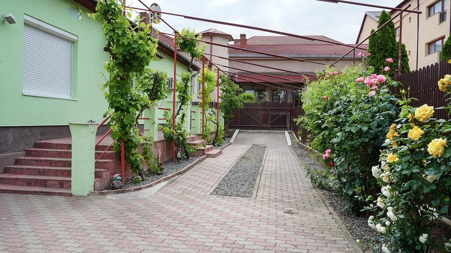 Casă cu Teren 160 Mp în Central