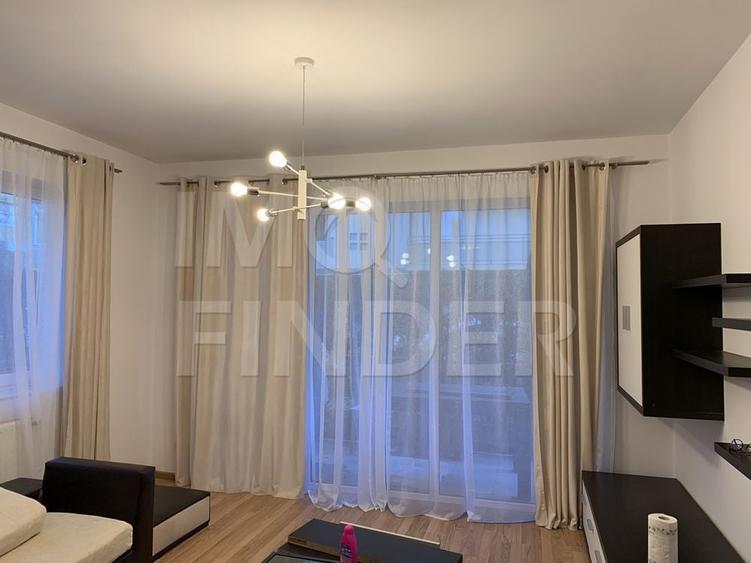 Apartament cu 2 camere semidecomandat, mobilat în Bună Ziua