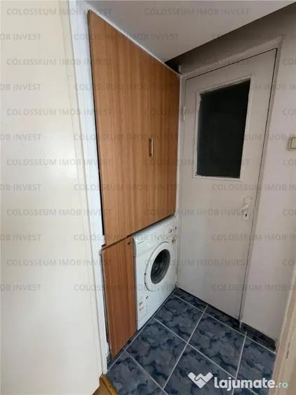 Apartament cu 3 camere semidecomandat în Florilor