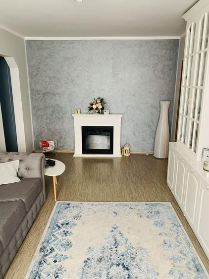Apartament cu 3 camere semidecomandat în Dărmănești