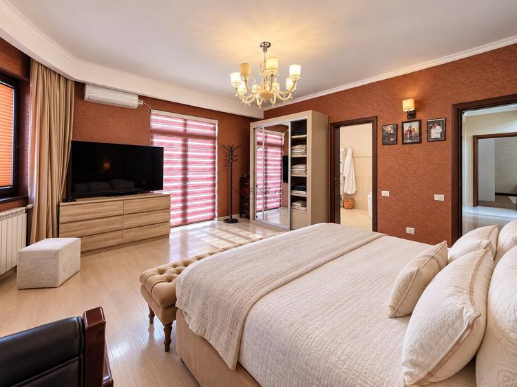 Casă individuală cu 8 camere cu Piscina în Bragadiru