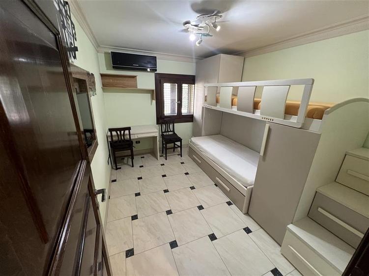 Apartament cu 3 camere decomandat, mobilat în Est