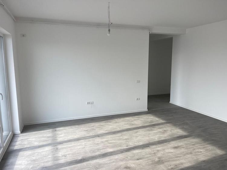 Apartament cu 3 camere decomandat în Torontalului