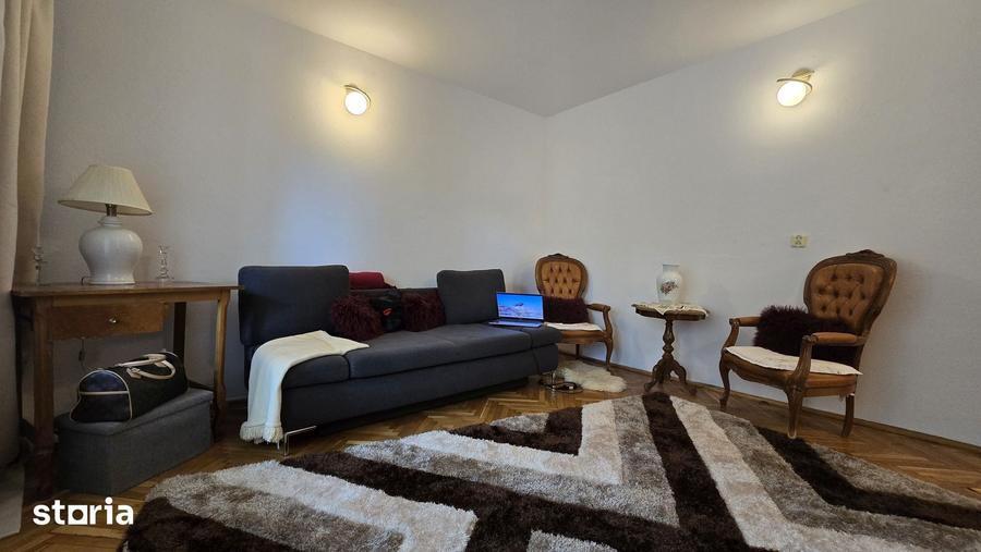 Casă cu 5 camere decomandat cu Teren 216 Mp în Central