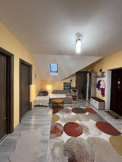 Apartament cu 3 camere semidecomandat, mobilat în Ștrand