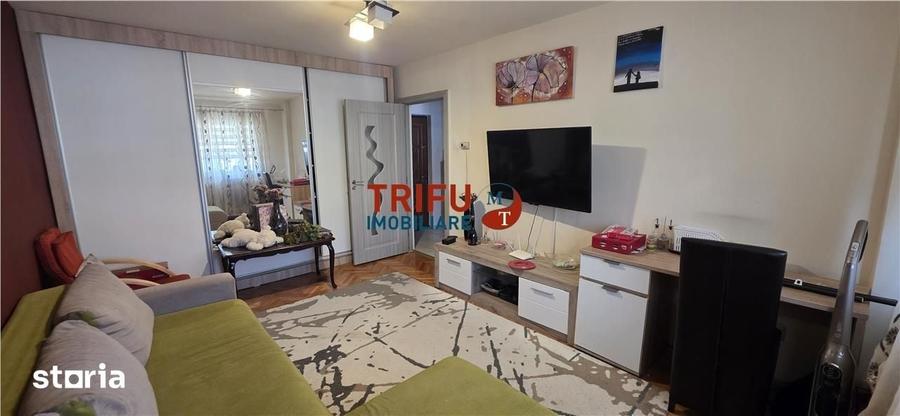 Apartament cu 3 camere decomandat în Cetate