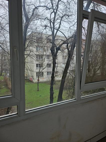 Apartament cu 3 camere semidecomandat în Titan