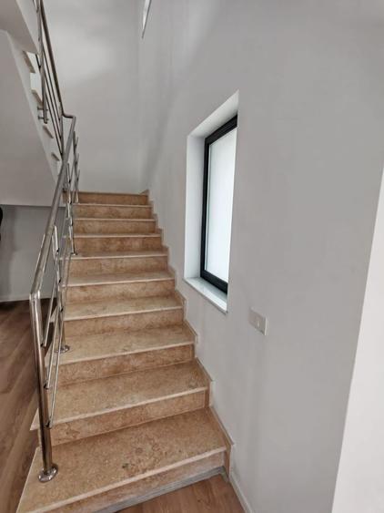 Casă individuală cu 5 camere cu Canalizare în Berceni