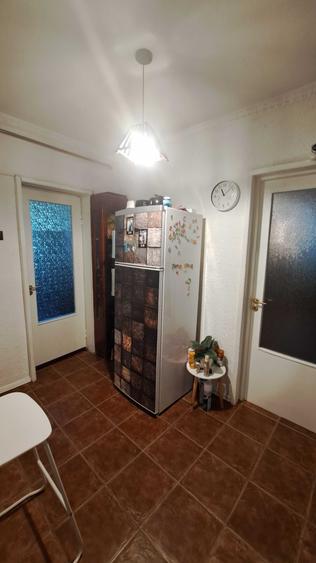 Apartament cu 3 camere semidecomandat în Centrul Vechi