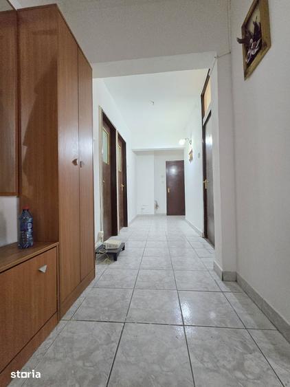 Apartament cu 3 camere decomandat în Titan