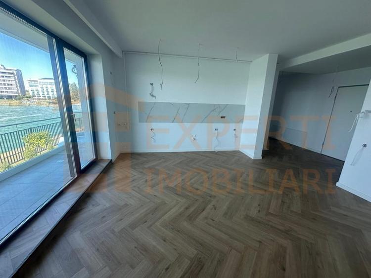 Apartament cu 3 camere decomandat în Mamaia-Sat