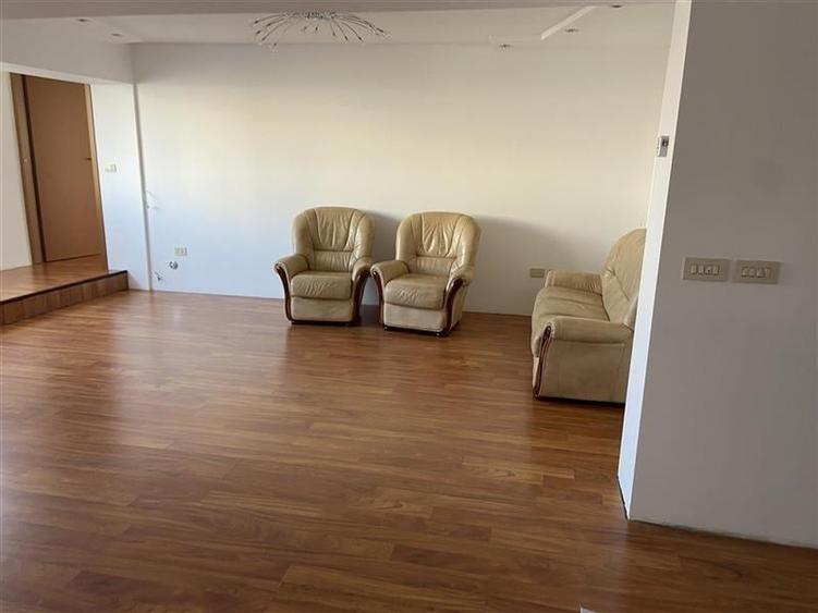 Apartament cu 4 camere decomandat, mobilat în Ultracentral