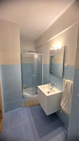 Apartament cu 3 camere decomandat în Independenței