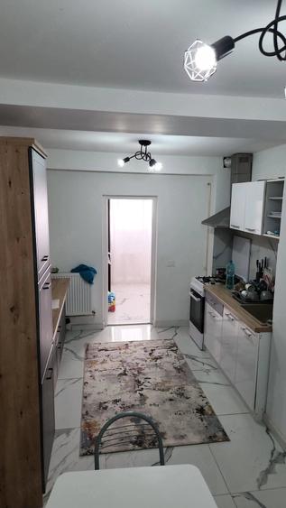 Apartament cu 4 camere semidecomandat în Central