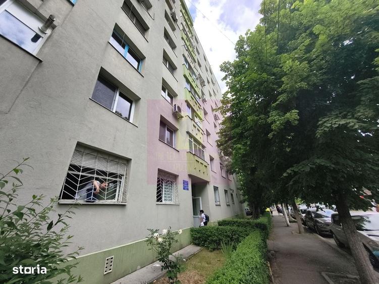 Apartament cu 3 camere decomandat în Colentina