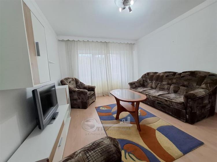 Apartament cu 3 camere decomandat, mobilat în Dacia