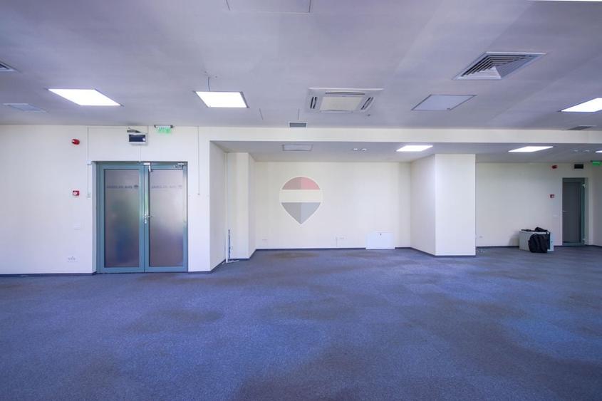 Birou, de 330 mp, în Centrul Civic