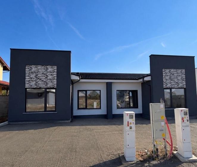 Duplex cu 4 camere cu Teren 315 Mp în Moșnița Veche