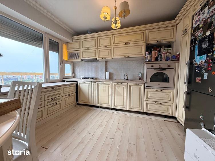 Apartament cu 4 camere în Centru Civic