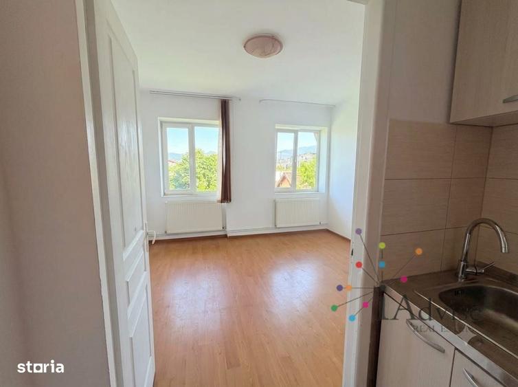 Apartament cu 2 camere semidecomandat în Hărmanului