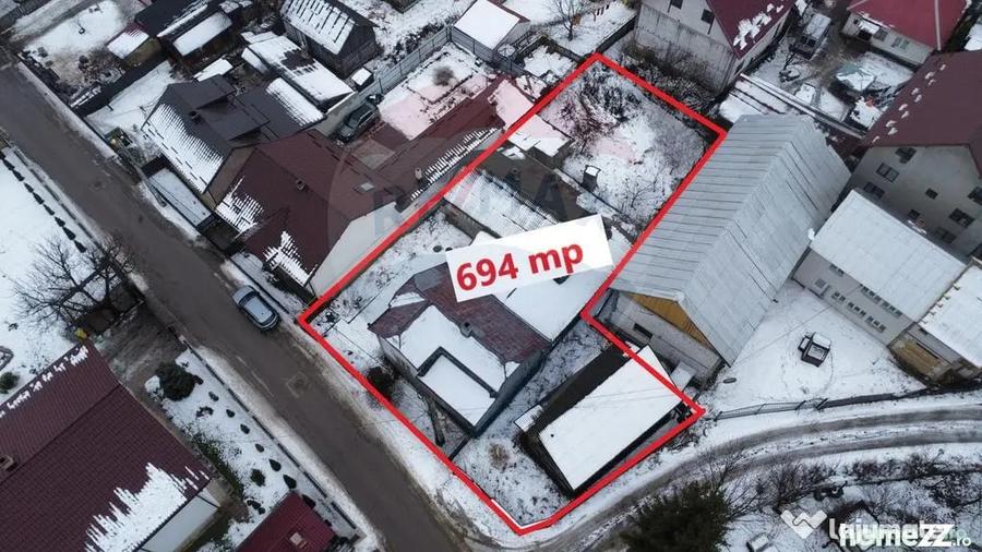 Casă cu 4 camere cu Teren 694 Mp în Central
