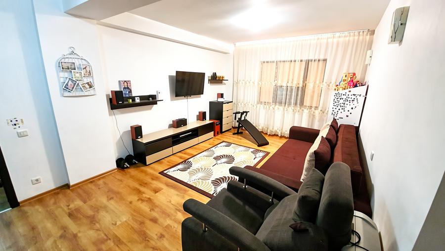 Apartament cu 2 camere decomandat în Titan