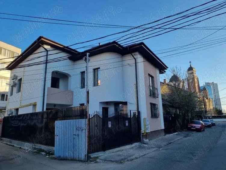 Apartament cu 4 camere semidecomandat în Ultracentral