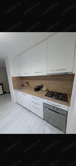 Apartament cu 3 camere decomandat în 1 Decembrie