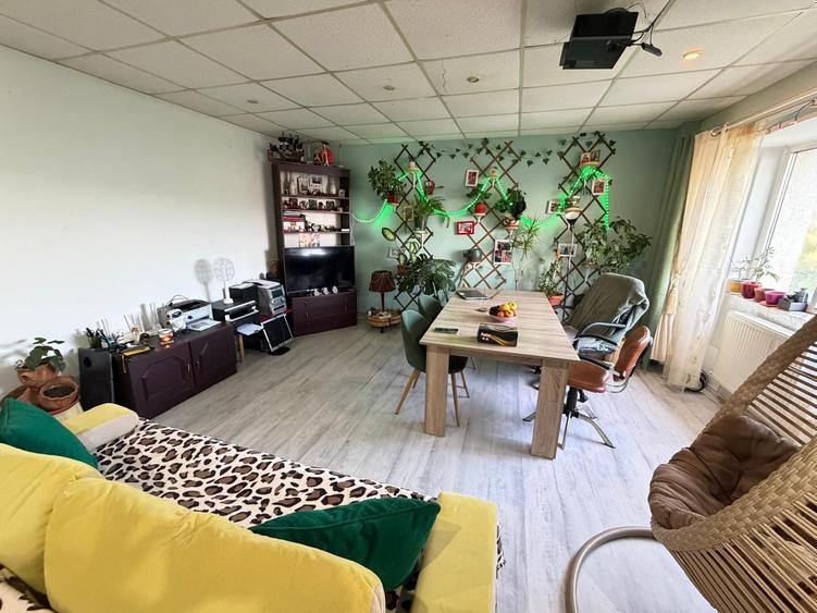3 camere 2 bai 76mp etaj intermediar bloc pe cadre zona Nicolina - 1