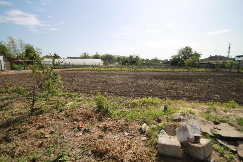 Teren Construcții intravilan de 492 mp, în Lazu