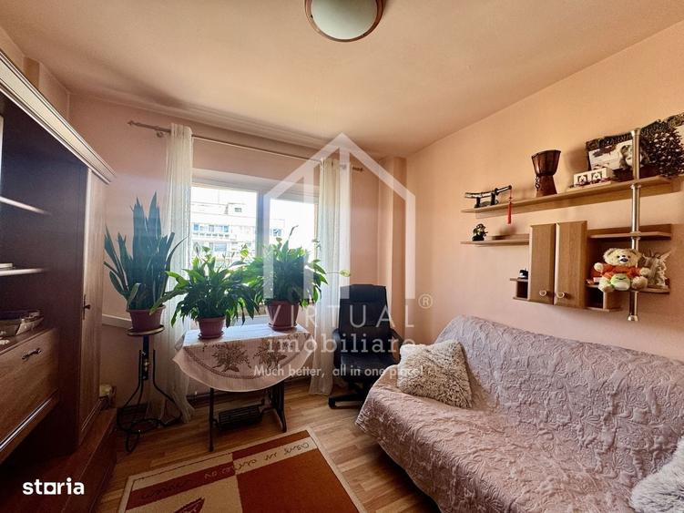 Apartament cu 4 camere decomandat în Est