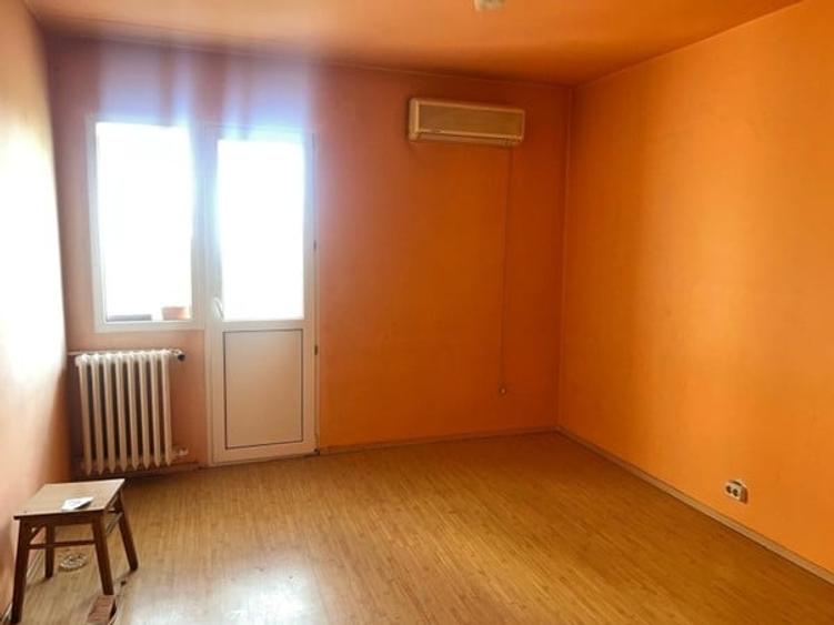 Apartament cu 2 camere semidecomandat în Berceni