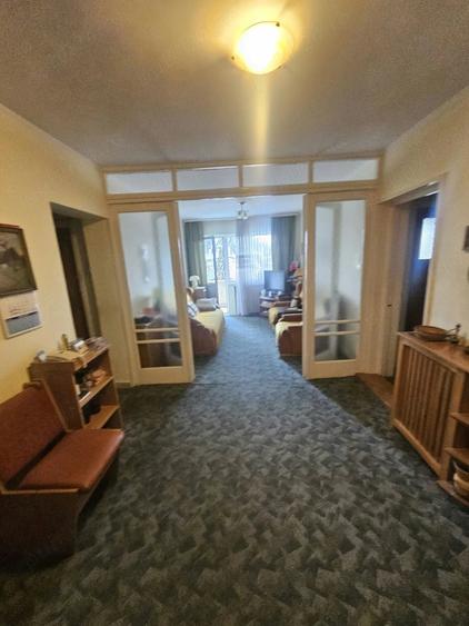 Apartament cu 4 camere decomandat în Central