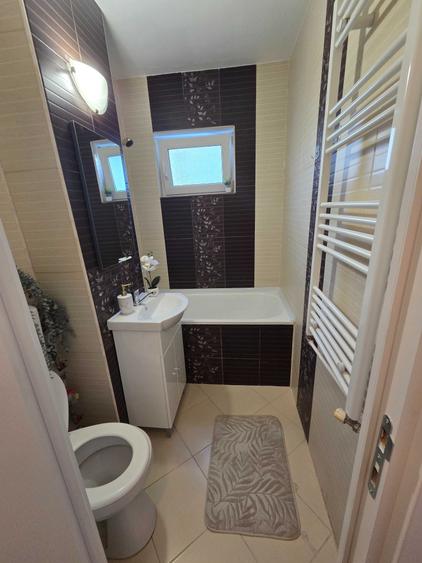 Apartament cu 3 camere semidecomandat în Rogerius