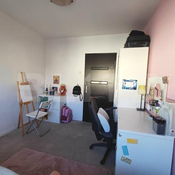 Apartament cu 4 camere semidecomandat, mobilat în Centrul Civic