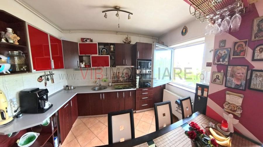 Apartament cu 3 camere semidecomandat, mobilat în Nord