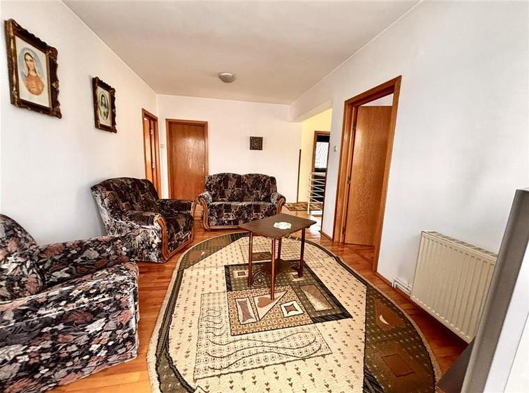 Casă individuală cu 6 camere cu Piscina în Tractorul