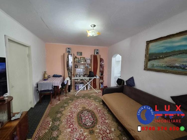 Apartament cu 3 camere semidecomandat în Babadag