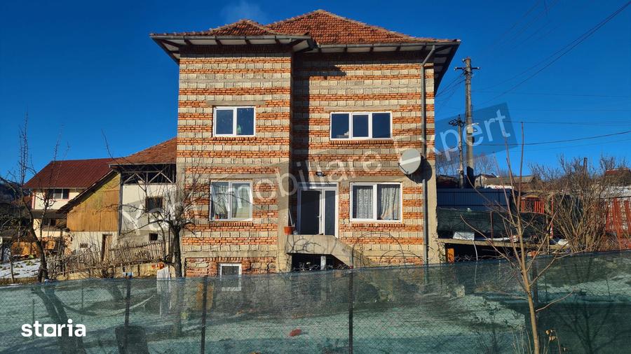 Casă cu 3 camere cu Teren 3877 Mp în Valea Danului